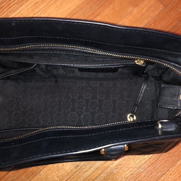 Authentic Michael Kors Quilted Leather Pocketbook - Picture 2 of 8